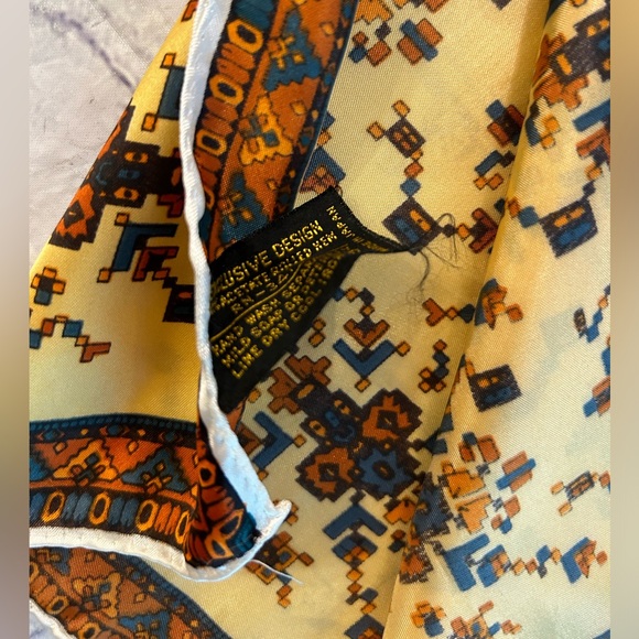 VINTAGE EXCLUSIVE DESIGN 100% ACETATE ROLLED JAPAN MADE ABSTRACT SCARF - Picture 8 of 9